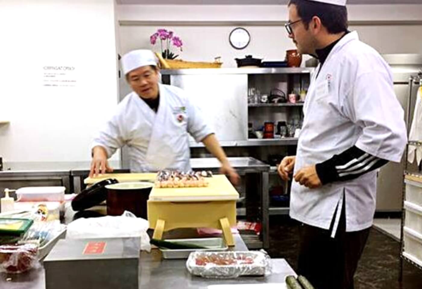 Chef experiente com 40 anos de experiência no setor Orientação direta de profissionais